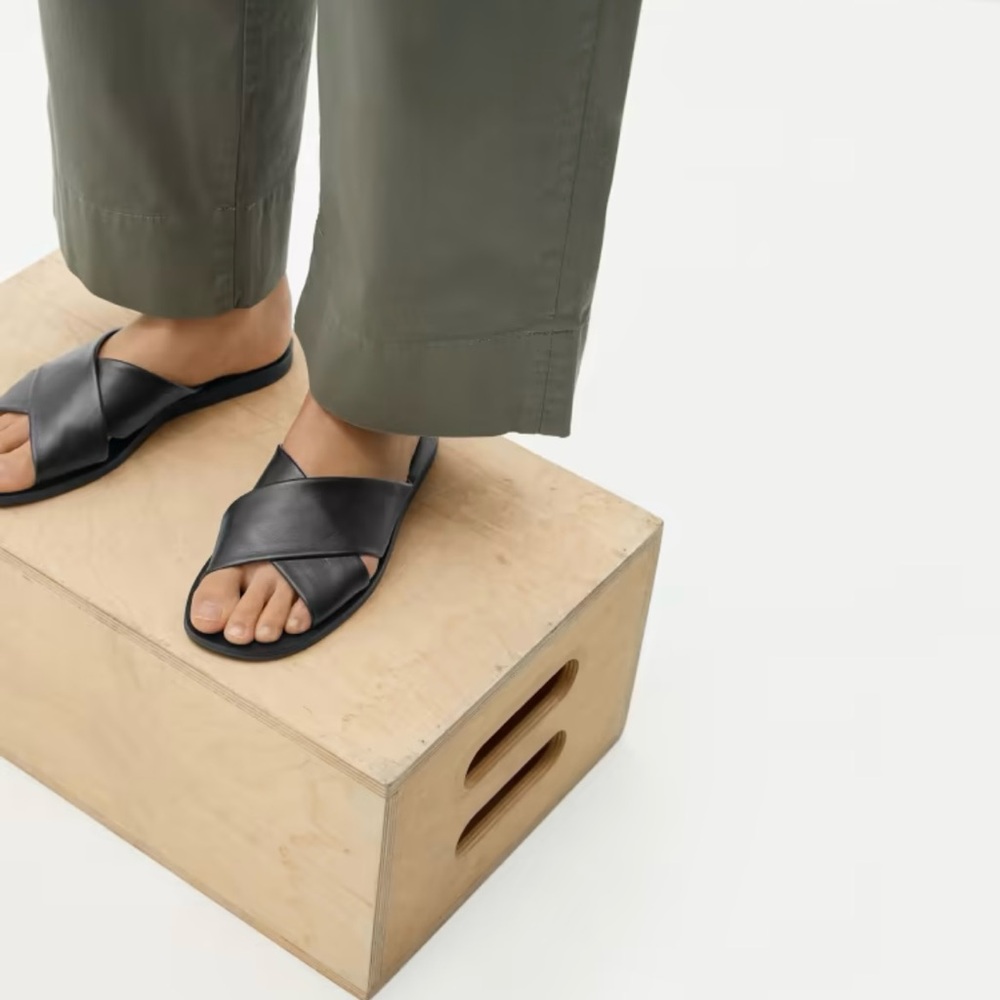 NEW Everlane Black Leather Day Crossover Sandal in Size 10.5
